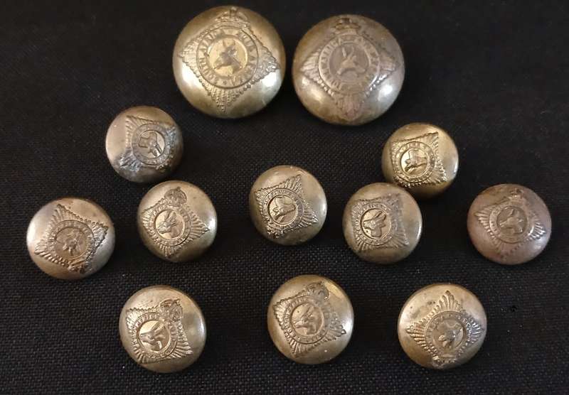 SA TUNIC BUTTONS GILT (PERMANENT FORCE) WORN FROM 1923-1945   ( 2 x 25mm + 10 x 16mm )   R151
