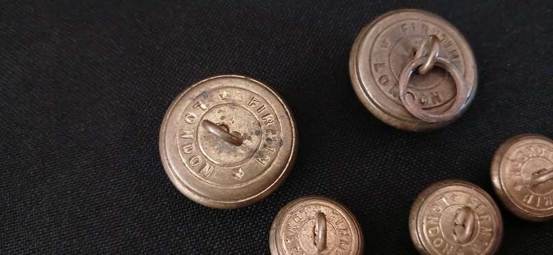 SA TUNIC BUTTONS GILT (PERMANENT FORCE) WORN FROM 1923-1945   ( 2 x 25mm + 10 x 16mm )   R151
