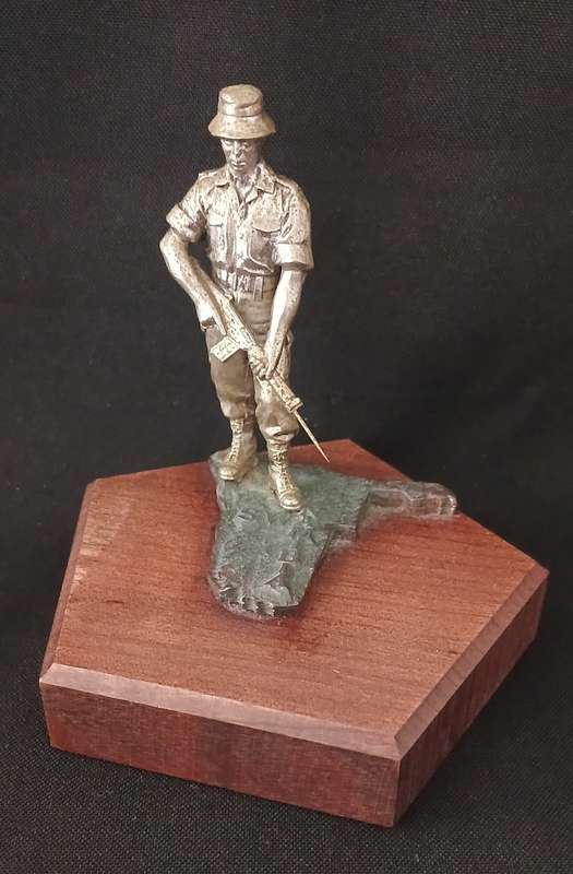 SA BORDER WAR  TROOPIE STATUETTE ON A WOODEN BASE  -- SWA NAMIBIA        ( Weight: 250 grams )