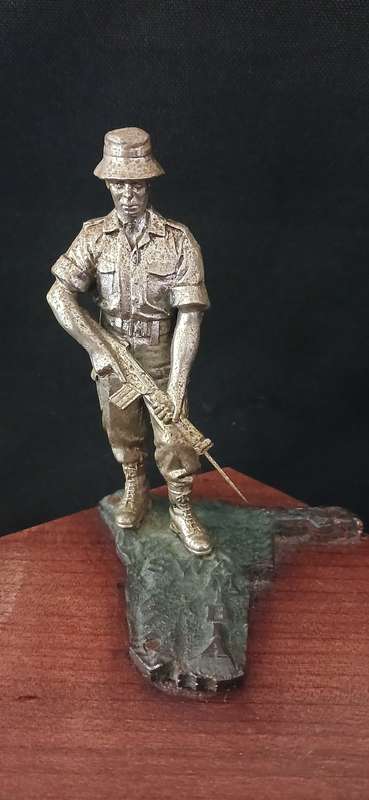 SA BORDER WAR  TROOPIE STATUETTE ON A WOODEN BASE  -- SWA NAMIBIA        ( Weight: 250 grams )