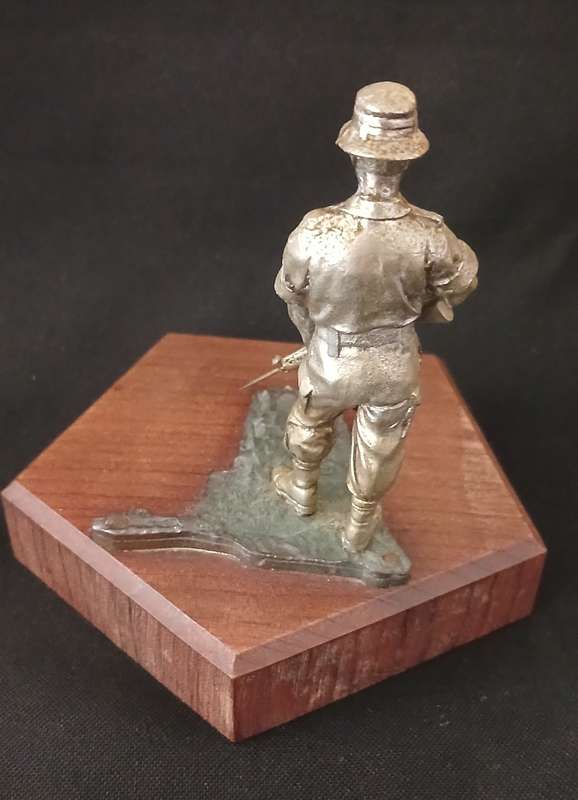SA BORDER WAR  TROOPIE STATUETTE ON A WOODEN BASE  -- SWA NAMIBIA        ( Weight: 250 grams )