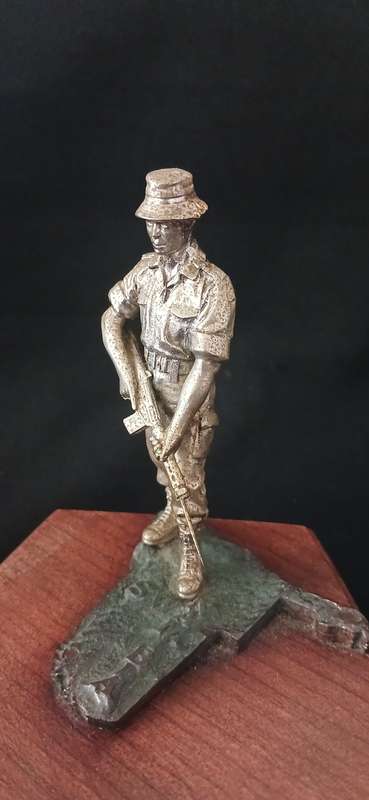 SA BORDER WAR  TROOPIE STATUETTE ON A WOODEN BASE  -- SWA NAMIBIA        ( Weight: 250 grams )