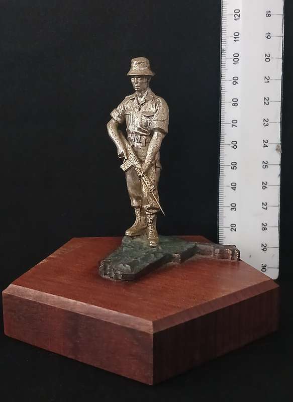 SA BORDER WAR  TROOPIE STATUETTE ON A WOODEN BASE  -- SWA NAMIBIA        ( Weight: 250 grams )