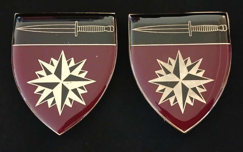 SPESIALE MAGTESKOOL - SPECIAL FORCES SCHOOL Shoulder Flashes  ( Maroon and Black NOT ISSUED )   L3