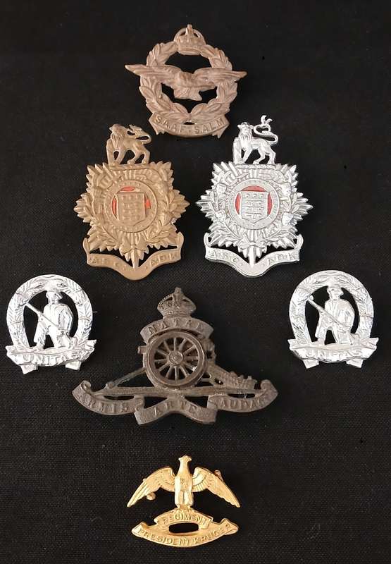 MIX LOT OF BADGES  " ONE BID FOR THE LOT "           """ WoW """               L24