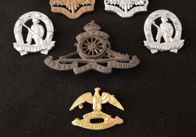 MIX LOT OF BADGES  " ONE BID FOR THE LOT "           """ WoW """               L24