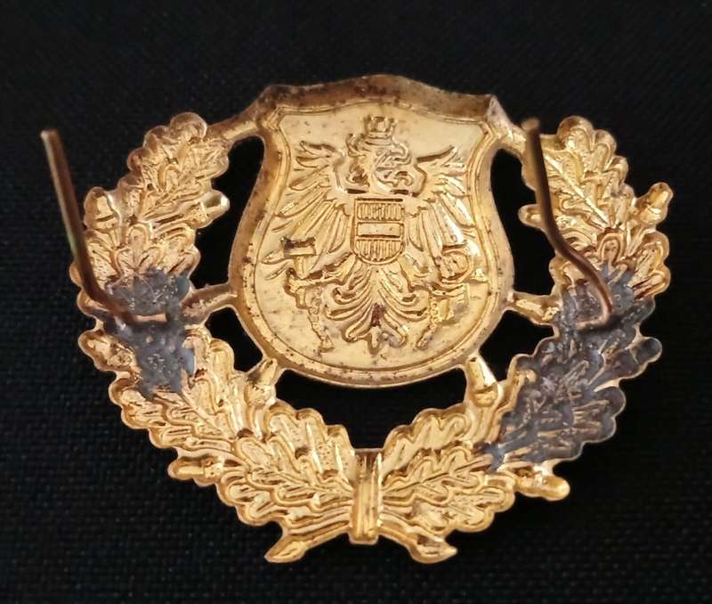 AUSTRIA FEDERAL POLICE CAP BADGE                        L28