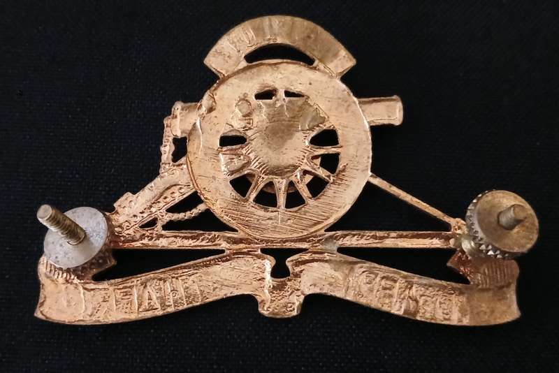 REGIMENT PRETORIA UNIVERSITY ARTILLERY CAP BADGE            L31