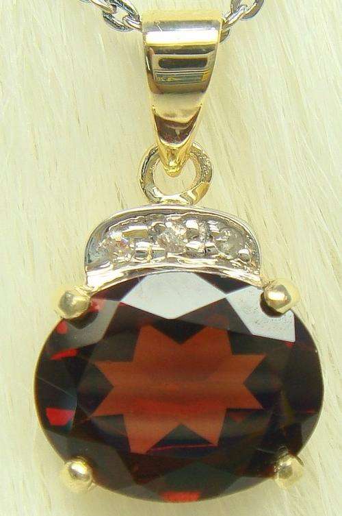 SOLID 10KT YELLOW GOLD GARNET AND DIAMOND PENDANT!!! LOVELY!!