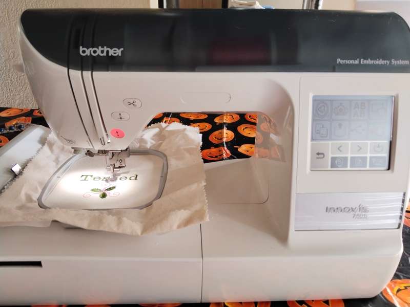 Brother Embroidery Machine Model Innov-is 750e WITH Digitising software worth R20 000