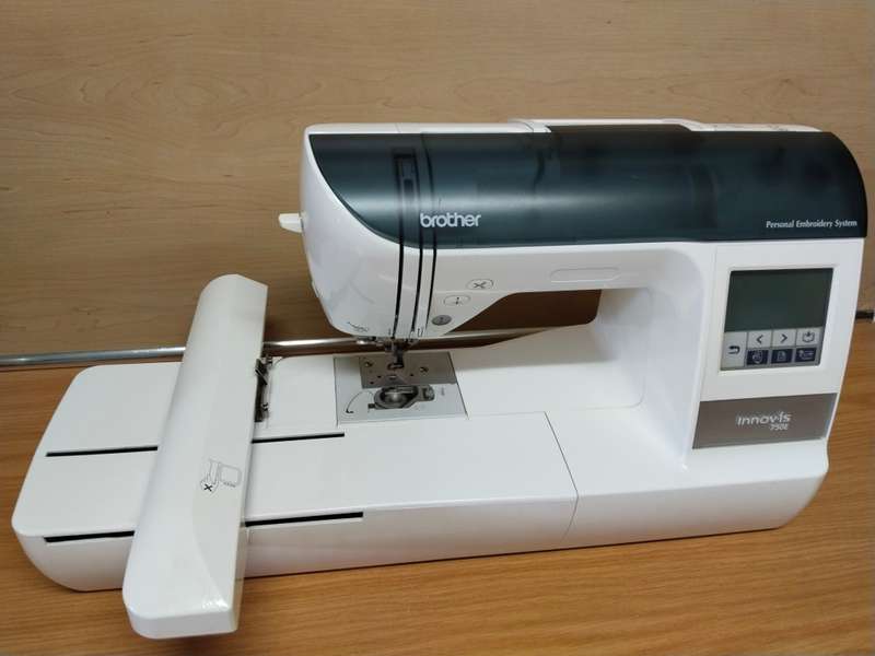 Brother Embroidery Machine Model Innov-is 750e WITH Digitising software worth R20 000
