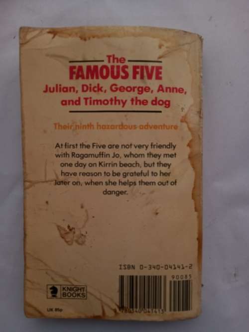 Five Fall into Adventure (Famous Five) (Knight Books)Blyton, Enid 9780340041413
