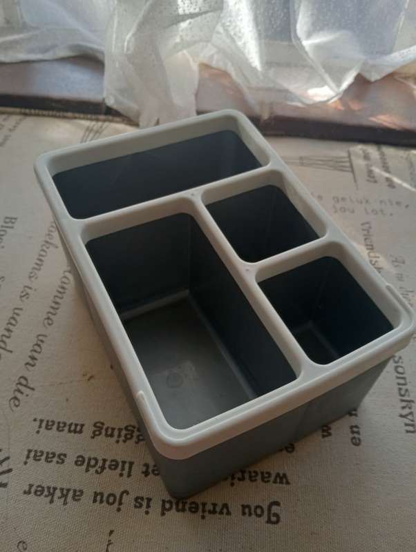 Desktop Office Plastic Stationery Organiser Tray Silver organiser 14 x 8 x 10cm