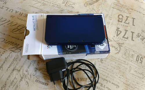 New Nintendo 3DS XL in box with 10 games