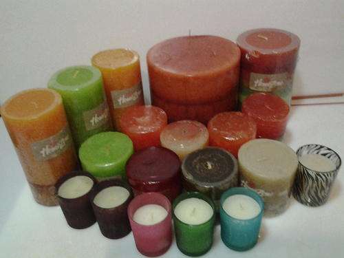 Batch of 19 scented candles