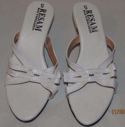Great pair of White Sandles - NEW..Size 5