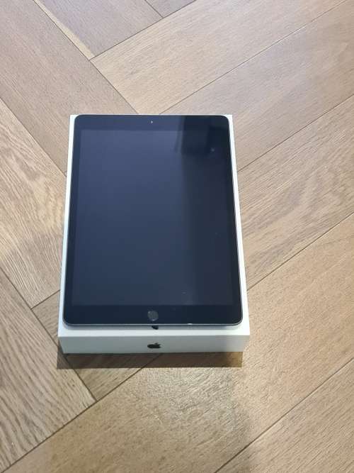 Apple iPad 32GB 8th GEN Like New In Box Complete Space Grey