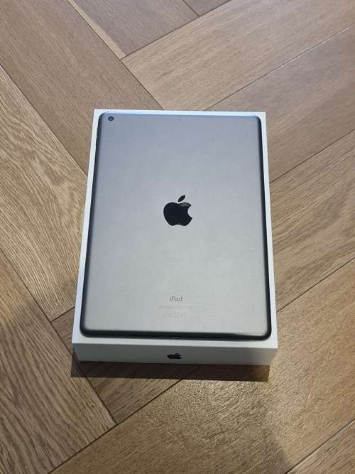 Apple iPad 32GB 8th GEN Like New In Box Complete Space Grey