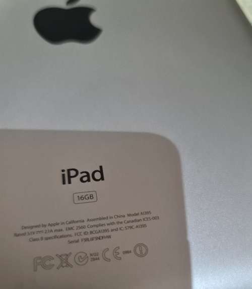 Apple iPad Gen 2 Retina 16GB Wifi Only - Mint condition