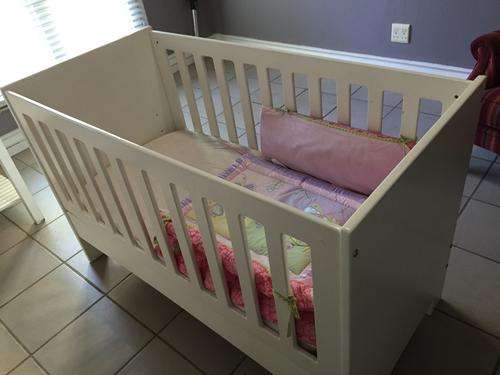 baby cot