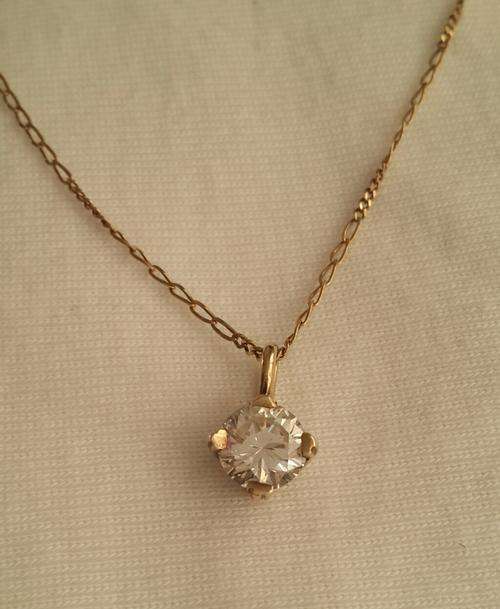 SOLID 9CT GOLD CHAIN WITH A PENDANT
