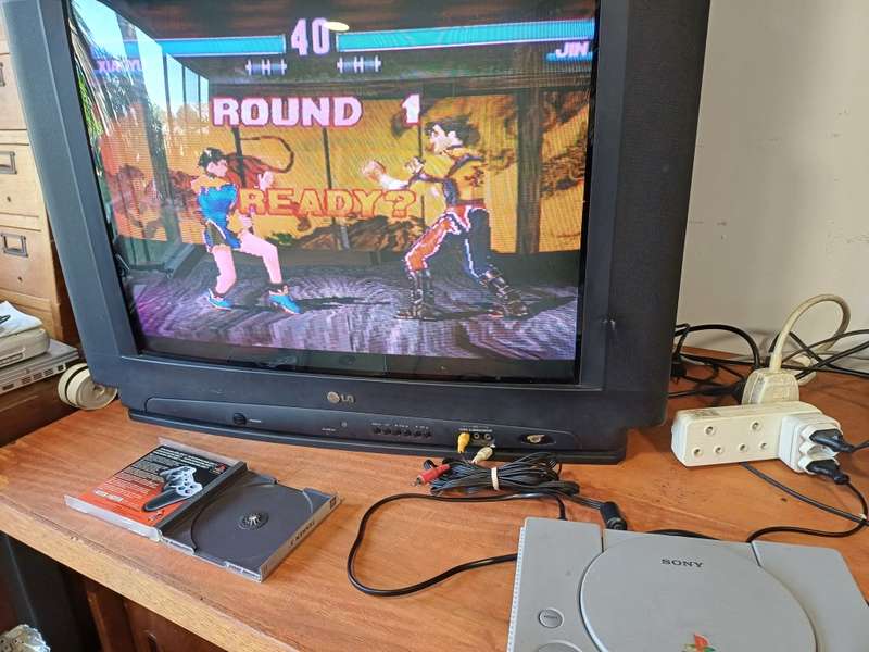 PlayStation 1 (System Complete) plus generic controller