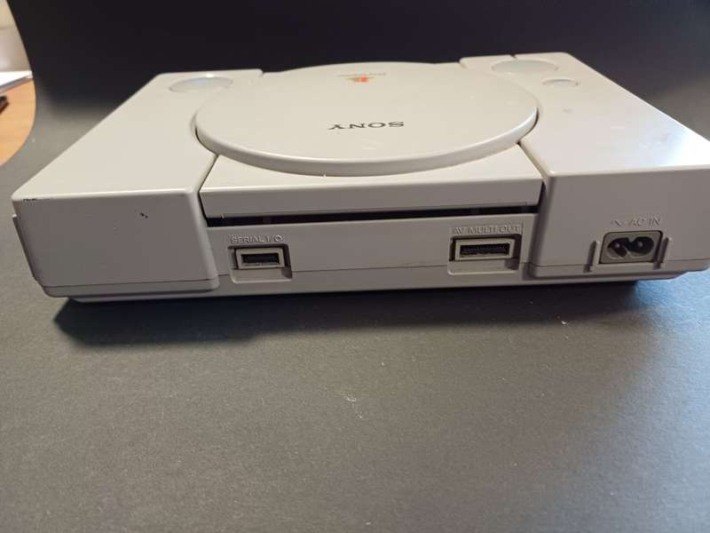 PlayStation 1 (System Complete) plus generic controller