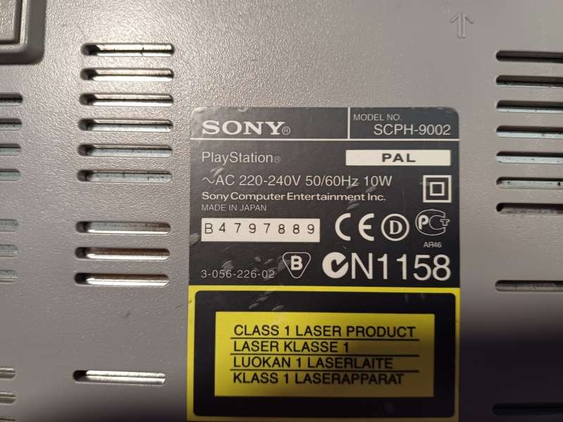 PlayStation 1 (System Complete) plus generic controller