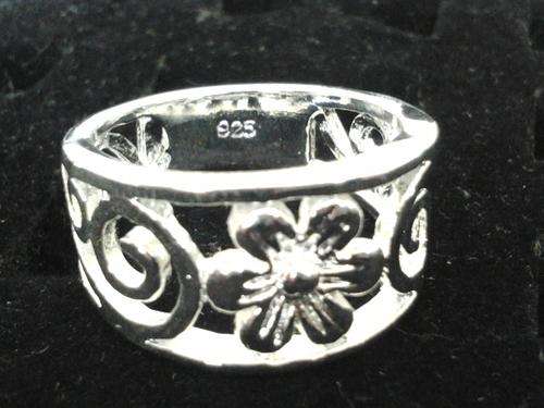 Charming 925 Silver Filled Women's Ring, beautiful flower design