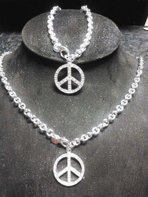 "Peace" sign, very Modern, 925 Silver Necklace & Bracelet set !!