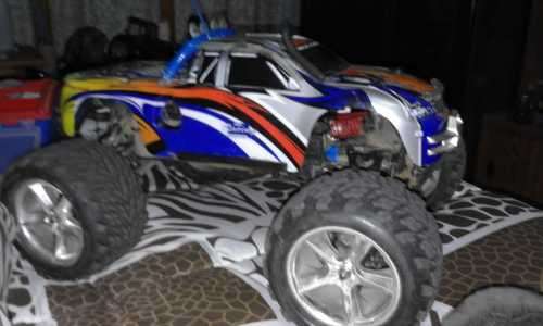 Traxxas Revo 2.5R Nitro Car( 2 stroke)