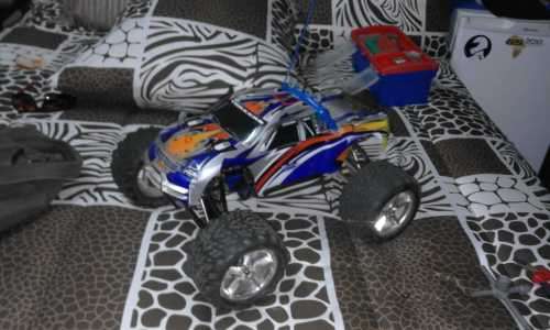 Traxxas Revo 2.5R Nitro Car( 2 stroke)