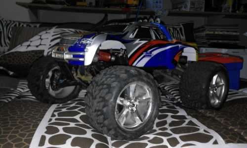 Traxxas Revo 2.5R Nitro Car( 2 stroke)