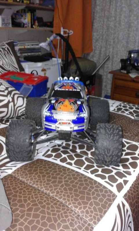 Traxxas Revo 2.5R Nitro Car( 2 stroke)