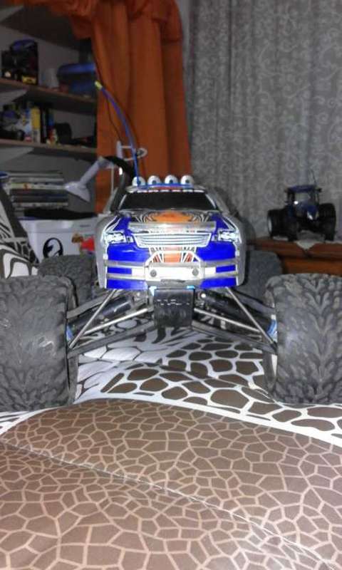 Traxxas Revo 2.5R Nitro Car( 2 stroke)
