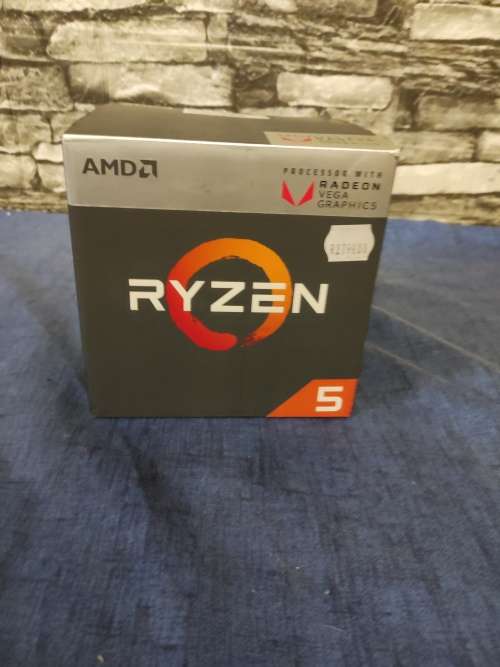 AMD Ryzen 5 2400G Quad Cores and 8 Thread Up to 3.9GHz and RX Vega 11 Graphics Integrated