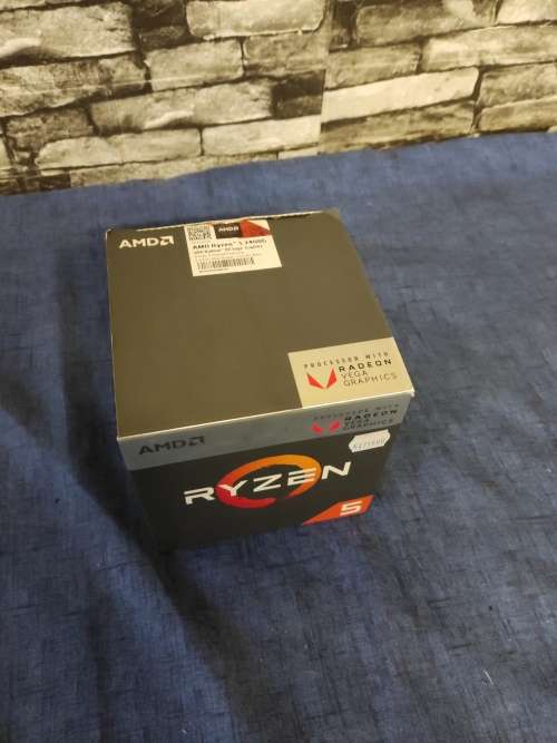 AMD Ryzen 5 2400G Quad Cores and 8 Thread Up to 3.9GHz and RX Vega 11 Graphics Integrated