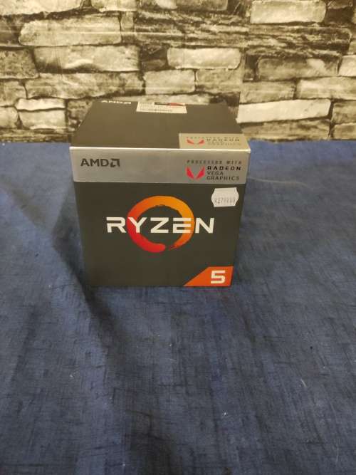 AMD Ryzen 5 2400G Quad Cores and 8 Thread Up to 3.9GHz and RX Vega 11 Graphics Integrated