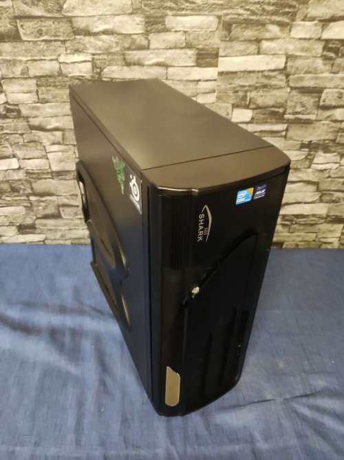 Thermaltake Shark VA7000BWA ATX/MicroATX Full Tower Case with EMI Shield Honeycomb Side Panel