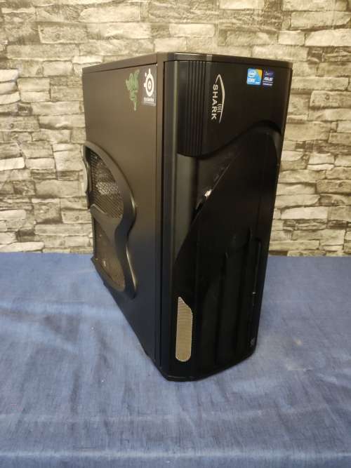 Thermaltake Shark VA7000BWA ATX/MicroATX Full Tower Case with EMI Shield Honeycomb Side Panel