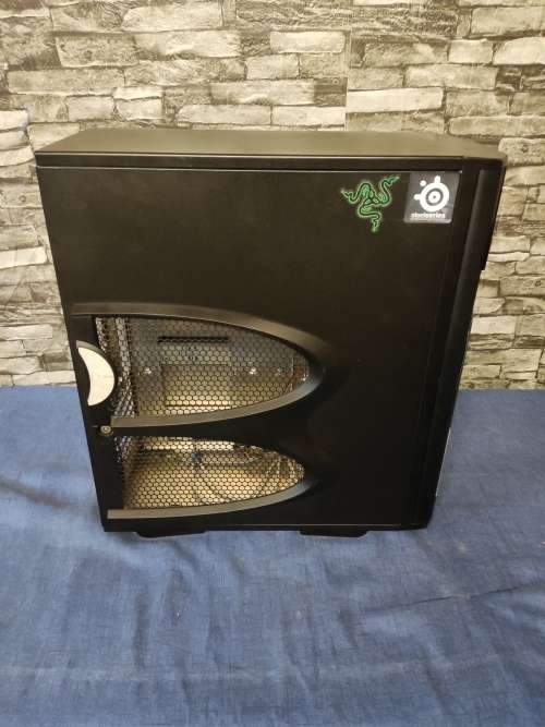 Thermaltake Shark VA7000BWA ATX/MicroATX Full Tower Case with EMI Shield Honeycomb Side Panel
