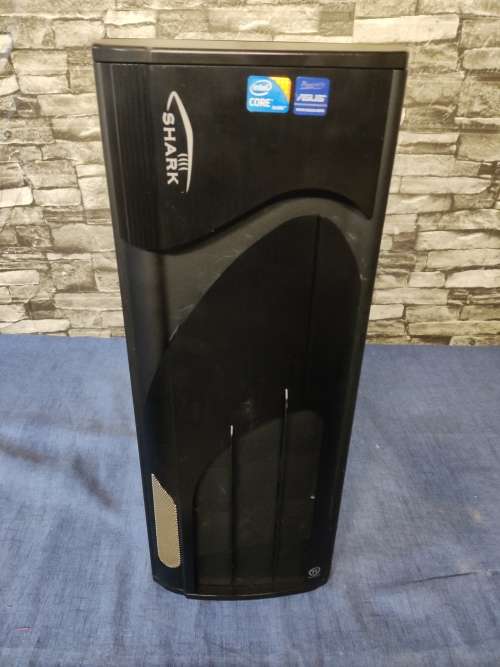 Thermaltake Shark VA7000BWA ATX/MicroATX Full Tower Case with EMI Shield Honeycomb Side Panel