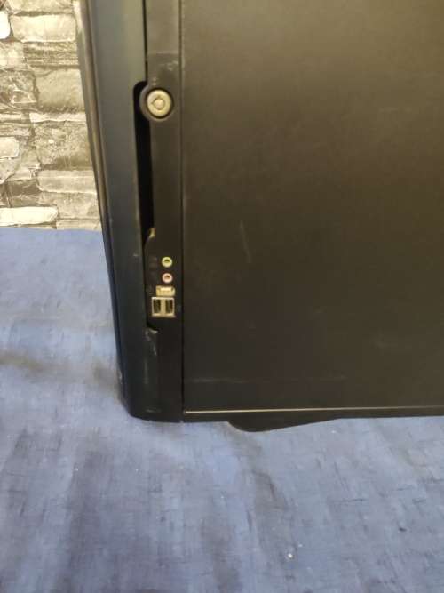 Thermaltake Shark VA7000BWA ATX/MicroATX Full Tower Case with EMI Shield Honeycomb Side Panel