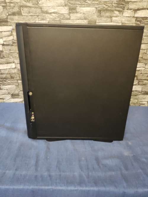 Thermaltake Shark VA7000BWA ATX/MicroATX Full Tower Case with EMI Shield Honeycomb Side Panel