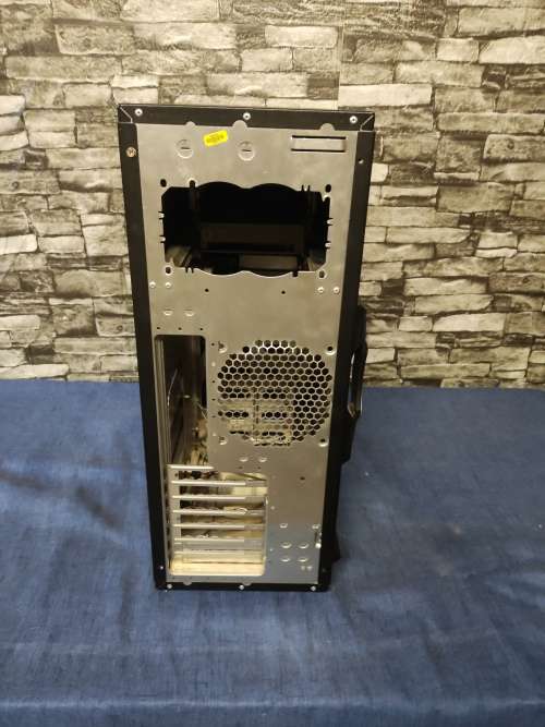 Thermaltake Shark VA7000BWA ATX/MicroATX Full Tower Case with EMI Shield Honeycomb Side Panel