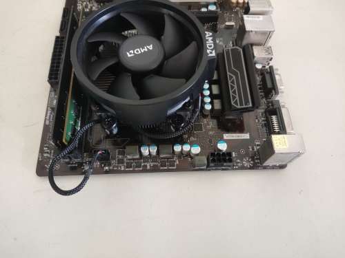 AMD Ryzen Combo **Ryzen 5 2400G Quad Core**RX Vega 11 Graphics**8GB DDR4 Ram**MSI Motherboard