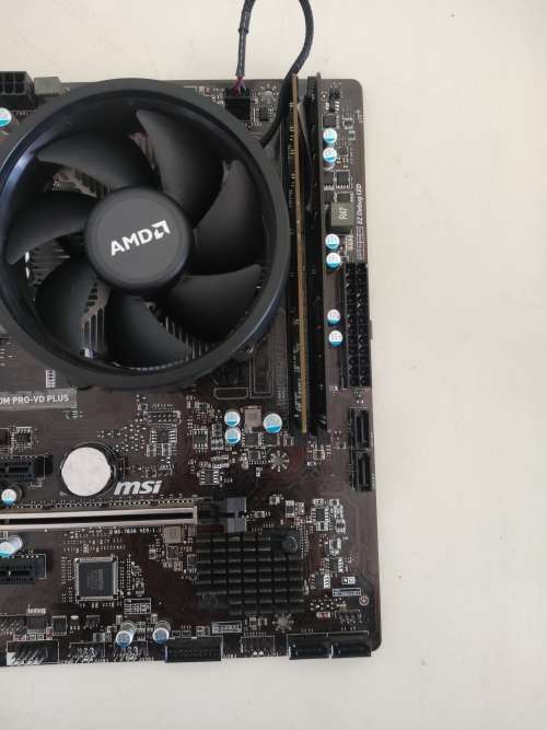AMD Ryzen Combo **Ryzen 5 2400G Quad Core**RX Vega 11 Graphics**8GB DDR4 Ram**MSI Motherboard