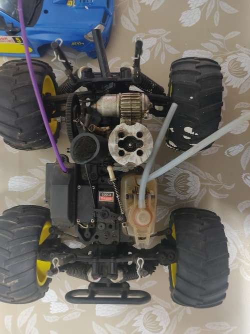 CEN 2.5cc Nitro RC Car**Untested**2 Remotes included , hard shell Subaru Body