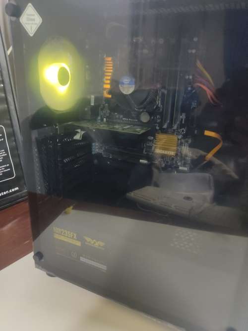 **Quad Core i5 4590**Nvidia Geforce Graphics Card**1000GB**Gigabyte Gaming Motherboard**Gaming Case