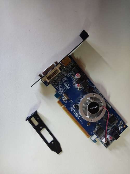 Gigabyte AMD Radeon HD5450 1GB Graphics Card**Low Profile Bracket included**Perfectly working